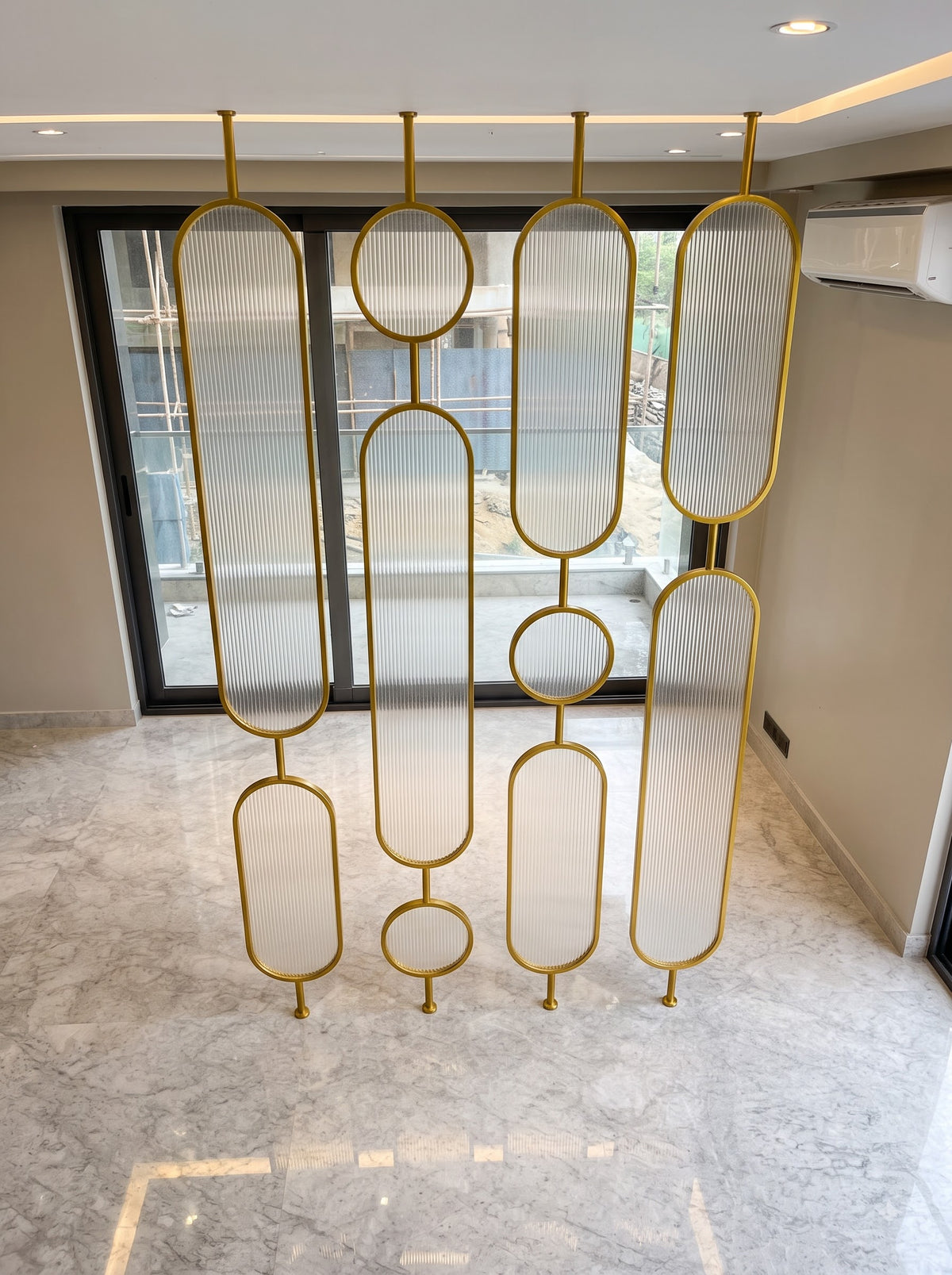 Luxury Golden Geometric Fluted Glass Room Divider – Modern Decorative Partition Screen