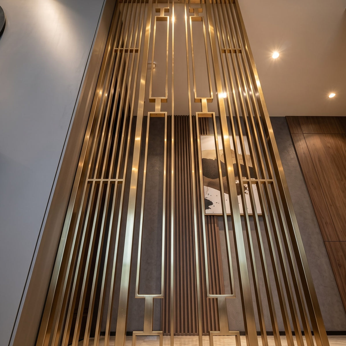 Luxury Golden Metal Room Divider with Geometric Vertical Slats – Modern Decorative Partition Screen