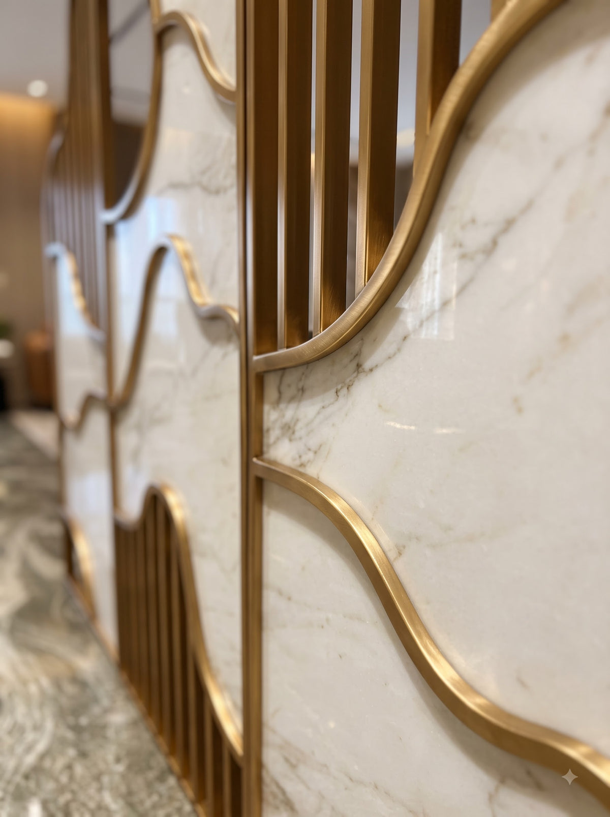 Luxury Golden Wavy Marble Room Divider – Modern Designer Decorative Partition Screen